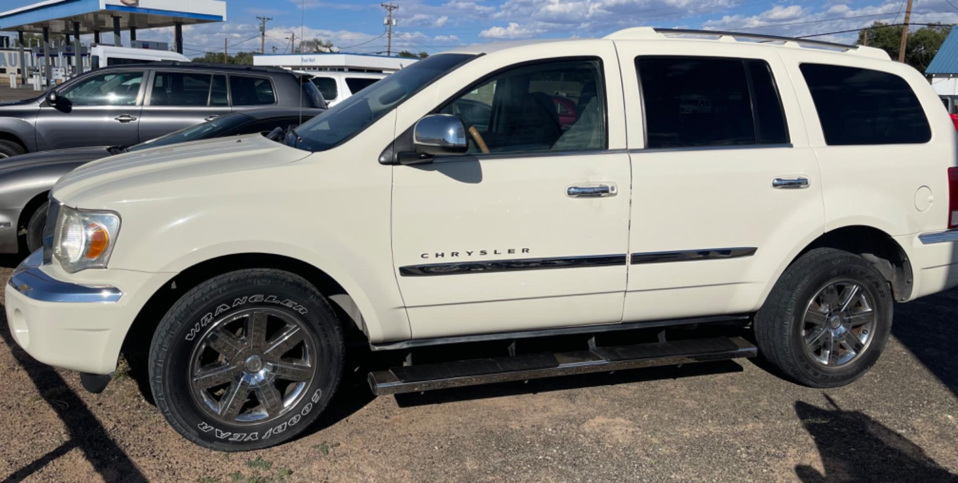 2009 WHITE Chrysler Aspen Limited 4WD (1A8HW58P99F) with an 4.7L V8 SOHC 16V FFV engine, 5-Speed Automatic transmission, located at 821 N. Prince Street, Clovis, NM, 88101, (575) 762-8852, 34.406643, -103.195999 - Photo#0