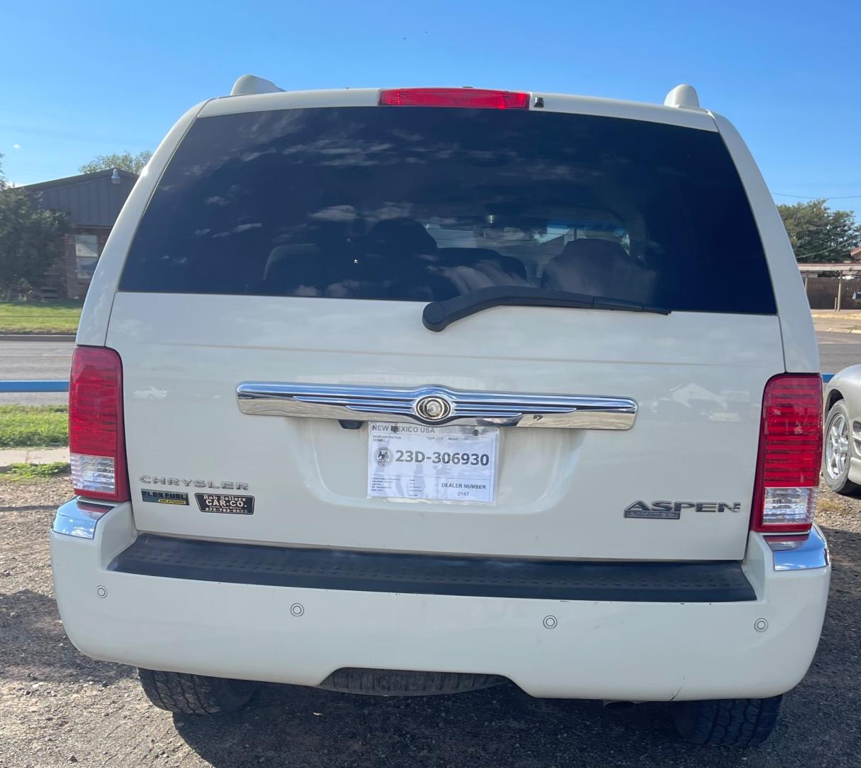 2009 WHITE Chrysler Aspen Limited 4WD (1A8HW58P99F) with an 4.7L V8 SOHC 16V FFV engine, 5-Speed Automatic transmission, located at 821 N. Prince Street, Clovis, NM, 88101, (575) 762-8852, 34.406643, -103.195999 - Photo#1