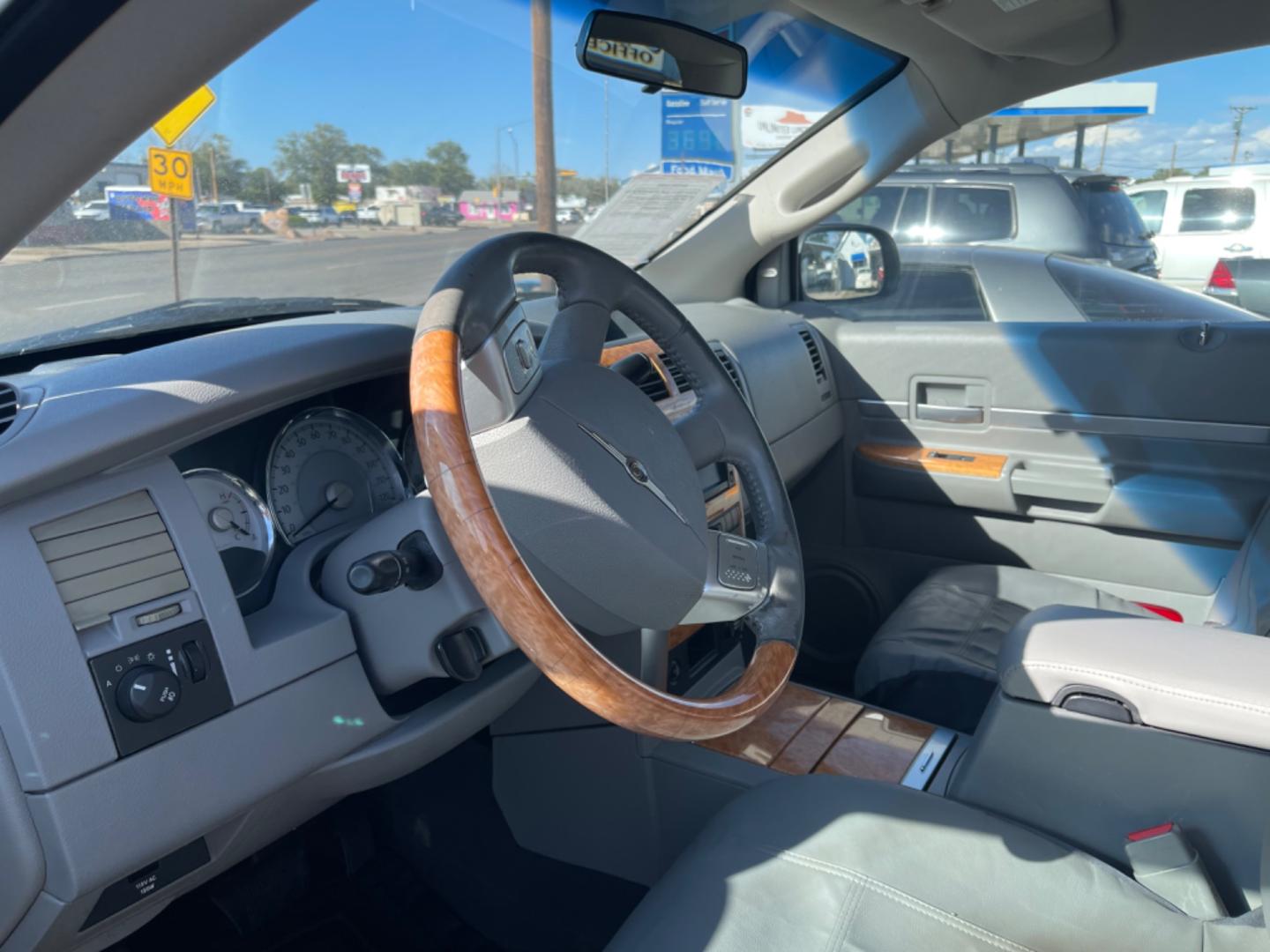 2009 WHITE Chrysler Aspen Limited 4WD (1A8HW58P99F) with an 4.7L V8 SOHC 16V FFV engine, 5-Speed Automatic transmission, located at 821 N. Prince Street, Clovis, NM, 88101, (575) 762-8852, 34.406643, -103.195999 - Photo#2