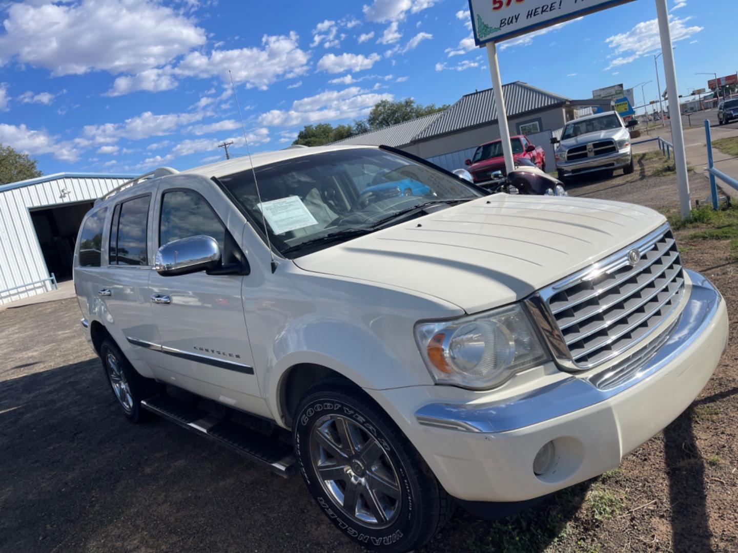 2009 WHITE Chrysler Aspen Limited 4WD (1A8HW58P99F) with an 4.7L V8 SOHC 16V FFV engine, 5-Speed Automatic transmission, located at 821 N. Prince Street, Clovis, NM, 88101, (575) 762-8852, 34.406643, -103.195999 - Photo#3