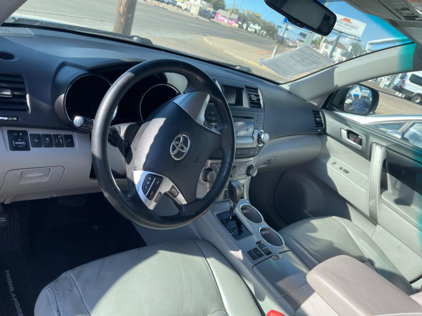 2012 Toyota Highlander Base 2WD I4 (5TDZA3EH7CS) with an 2.7L L4 DOHC 16V engine, 5-Speed Automatic transmission, located at 821 N. Prince Street, Clovis, NM, 88101, (575) 762-8852, 34.406643, -103.195999 - Photo#3