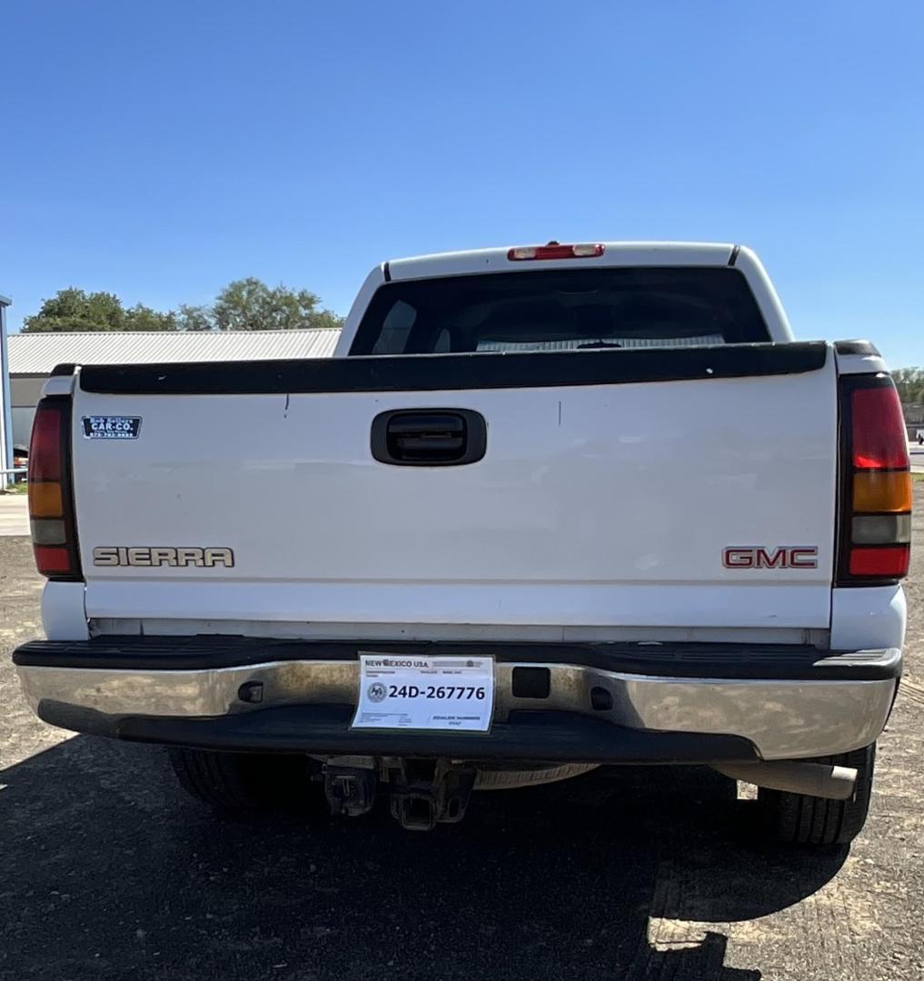 2006 GMC Sierra 1500 SL Crew Cab 2WD (2GTEC13V461) with an 4.8L V8 OHV 16V engine, 4-Speed Automatic Overdrive transmission, located at 821 N. Prince Street, Clovis, NM, 88101, (575) 762-8852, 34.406643, -103.195999 - Photo#1