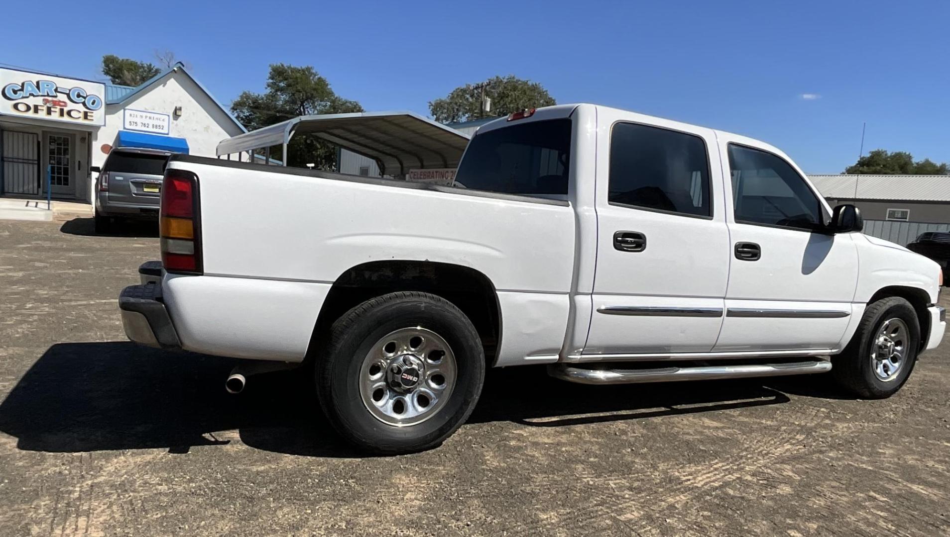 2006 GMC Sierra 1500 SL Crew Cab 2WD (2GTEC13V461) with an 4.8L V8 OHV 16V engine, 4-Speed Automatic Overdrive transmission, located at 821 N. Prince Street, Clovis, NM, 88101, (575) 762-8852, 34.406643, -103.195999 - Photo#3